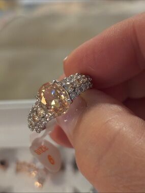 Champagne-Center Pavé Ring in Silver Tone